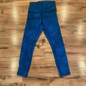 Lululemon blue and black Wunder Under III Leggings Size 6